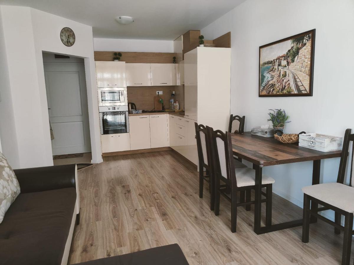 Studio Aivasovskij Park - Meters Away From Beach Pomorie Exterior photo