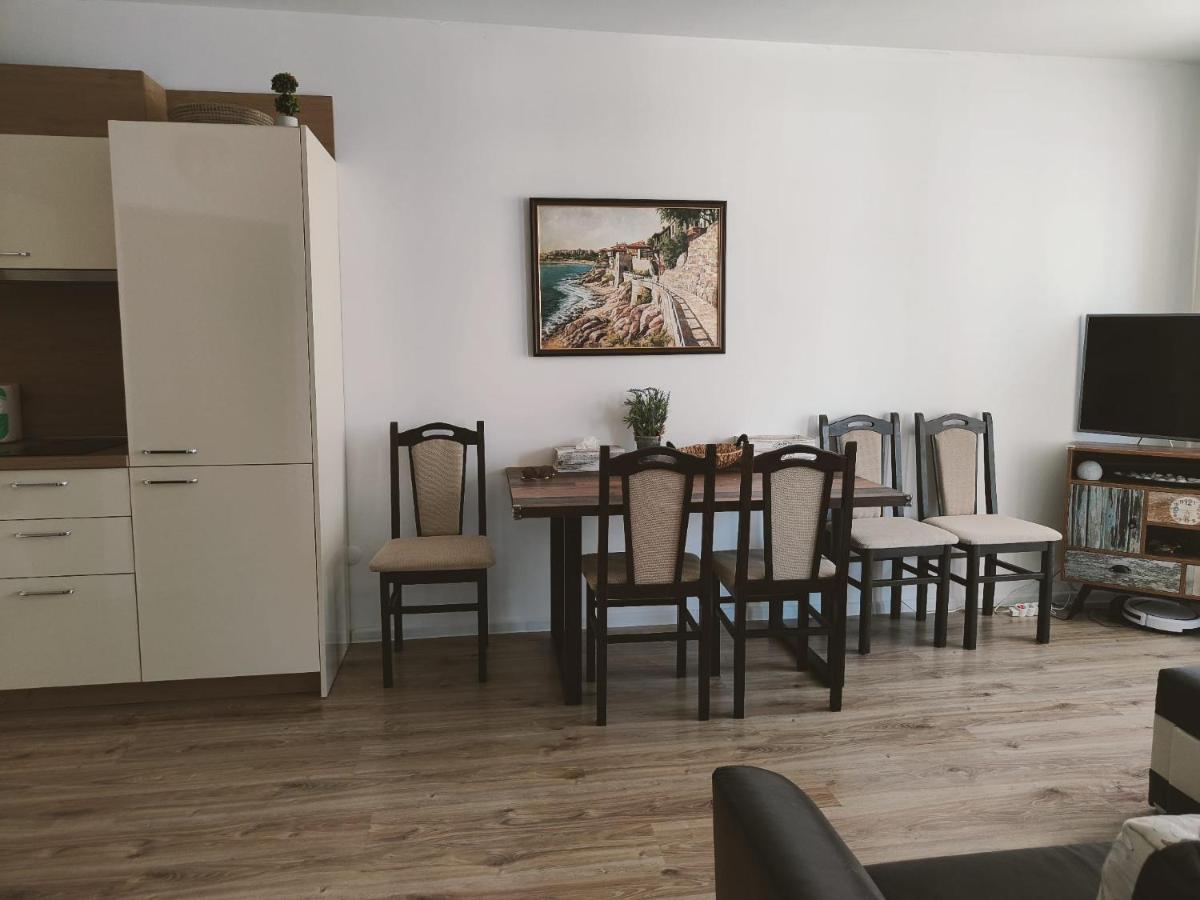 Studio Aivasovskij Park - Meters Away From Beach Pomorie Exterior photo